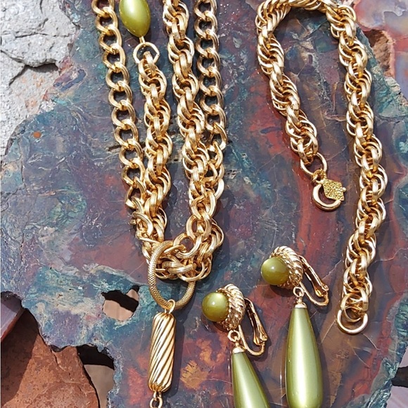 Vintage Sarah Coventry Moonglow Long Necklace and Clip on Earrings - Picture 15 of 15